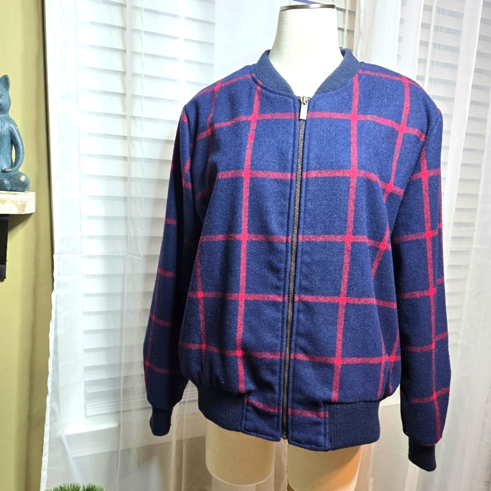 Old Navy Sherpa Lined bomber Jacket, Size Women's XL, Blue & red striped.